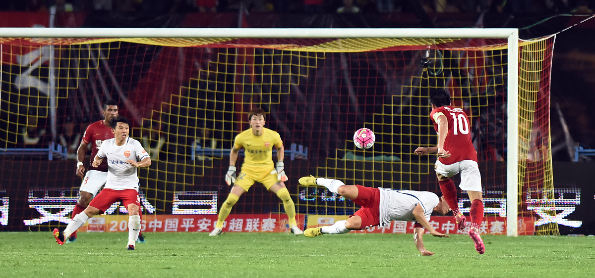 巴萨中场发威破门，比利亚雷亚尔客场大胜